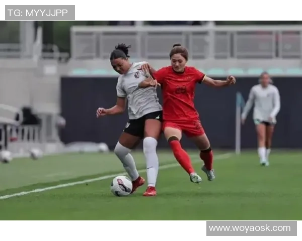 中国女足顽强拼搏与美国女足战成平局展现女足实力与团结精神